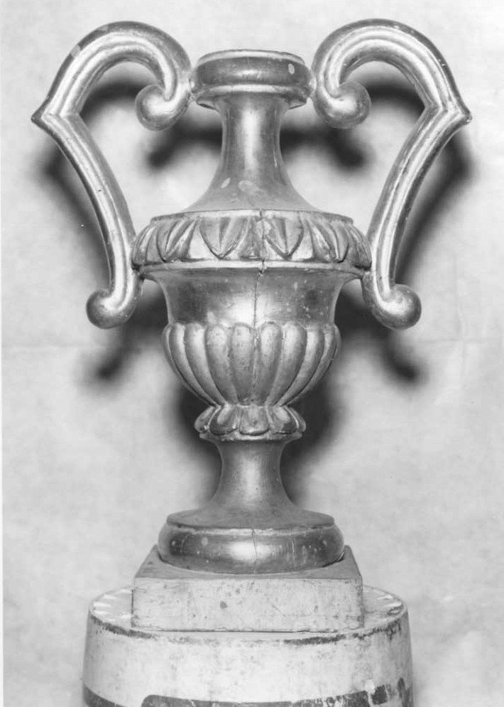 vaso d'altare con composizione floreale, serie - bottega italiana (sec. XVIII)