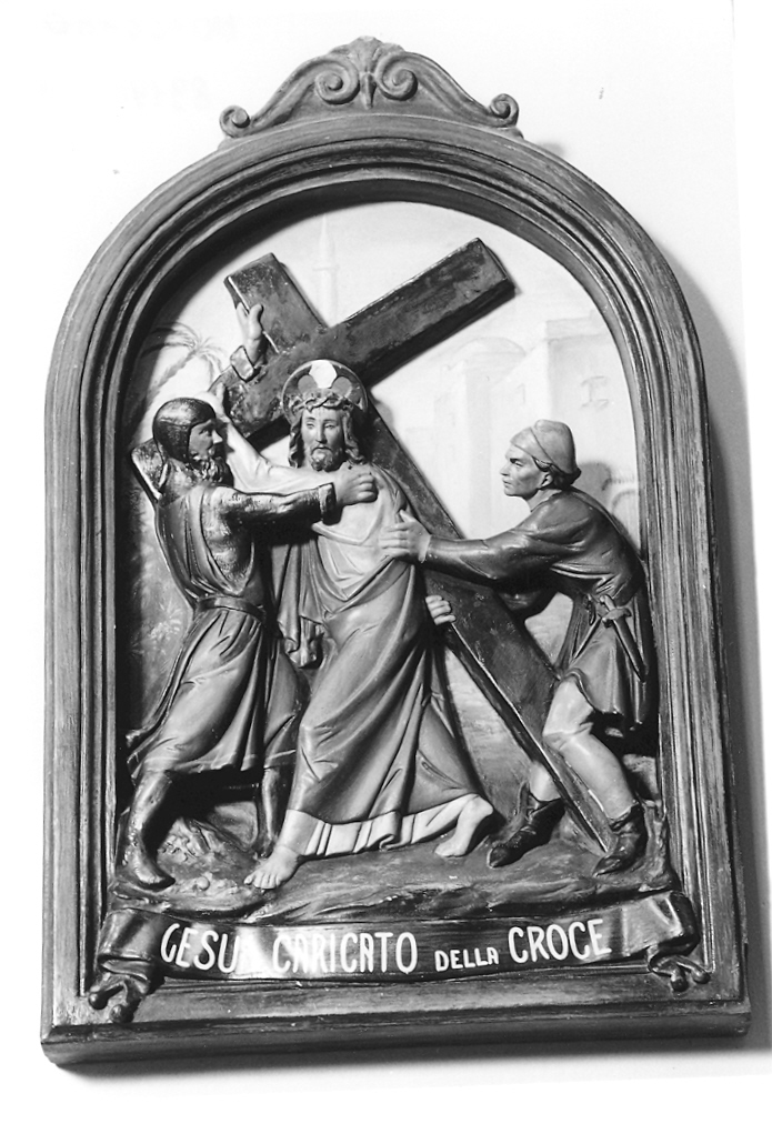 stazione II: Gesù caricato della croce (Via Crucis, elemento d'insieme) - ambito marchigiano (prima metà sec. XX)