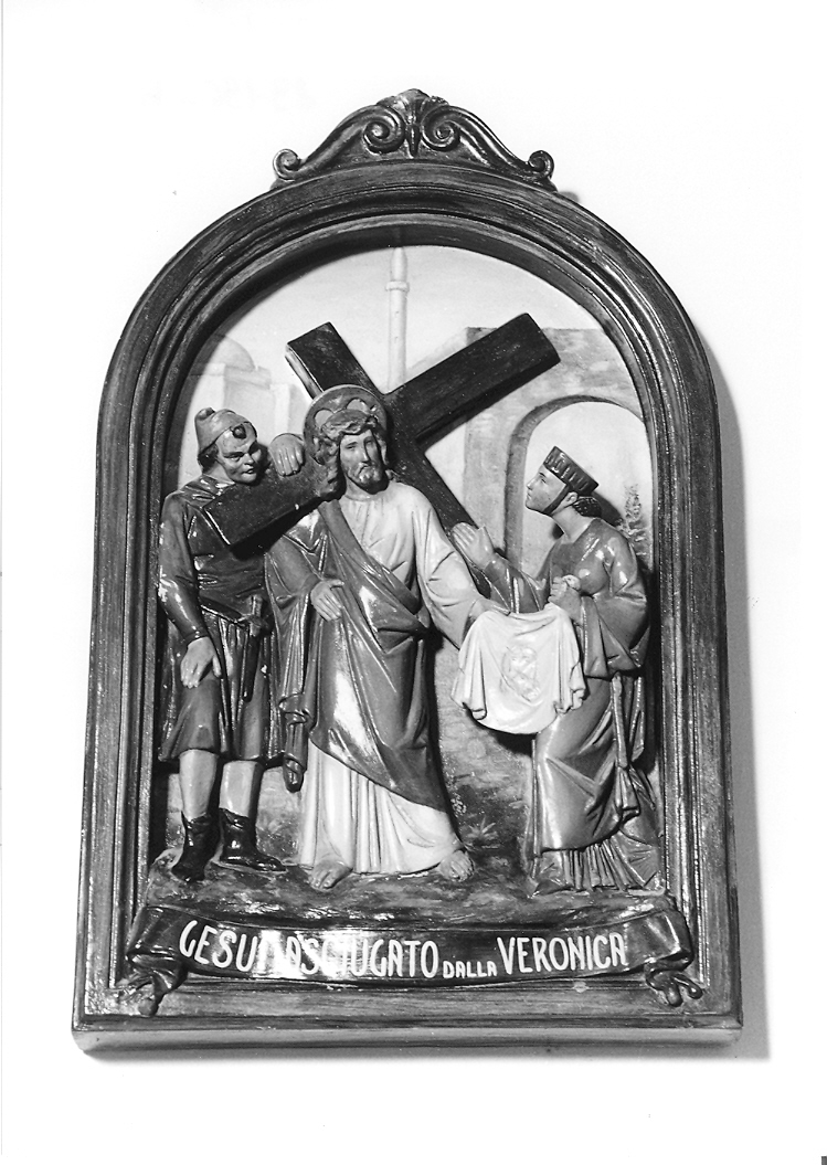 stazione VI: Gesù asciugato dalla Veronica (Via Crucis, elemento d'insieme) - ambito marchigiano (prima metà sec. XX)