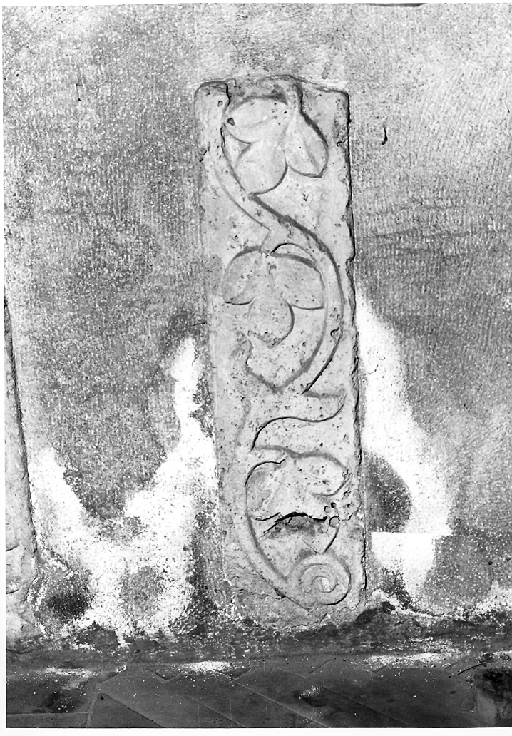 motivi decorativi vegetali (rilievo, frammento) - bottega italiana (fine/inizio secc. XIV/ XV)