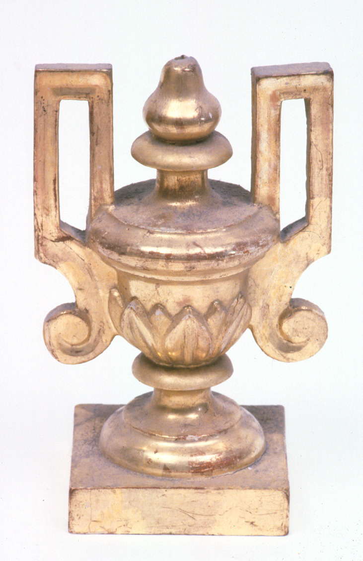 vaso d'altare con composizione floreale, serie - bottega marchigiana (inizio sec. XX)