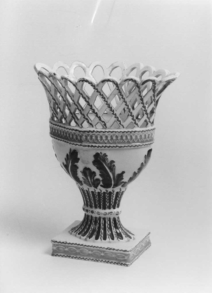 motivi decorativi vegetali (vaso) - manifattura di Bassano del Grappa (fine/inizio secc. XVIII/ XIX)