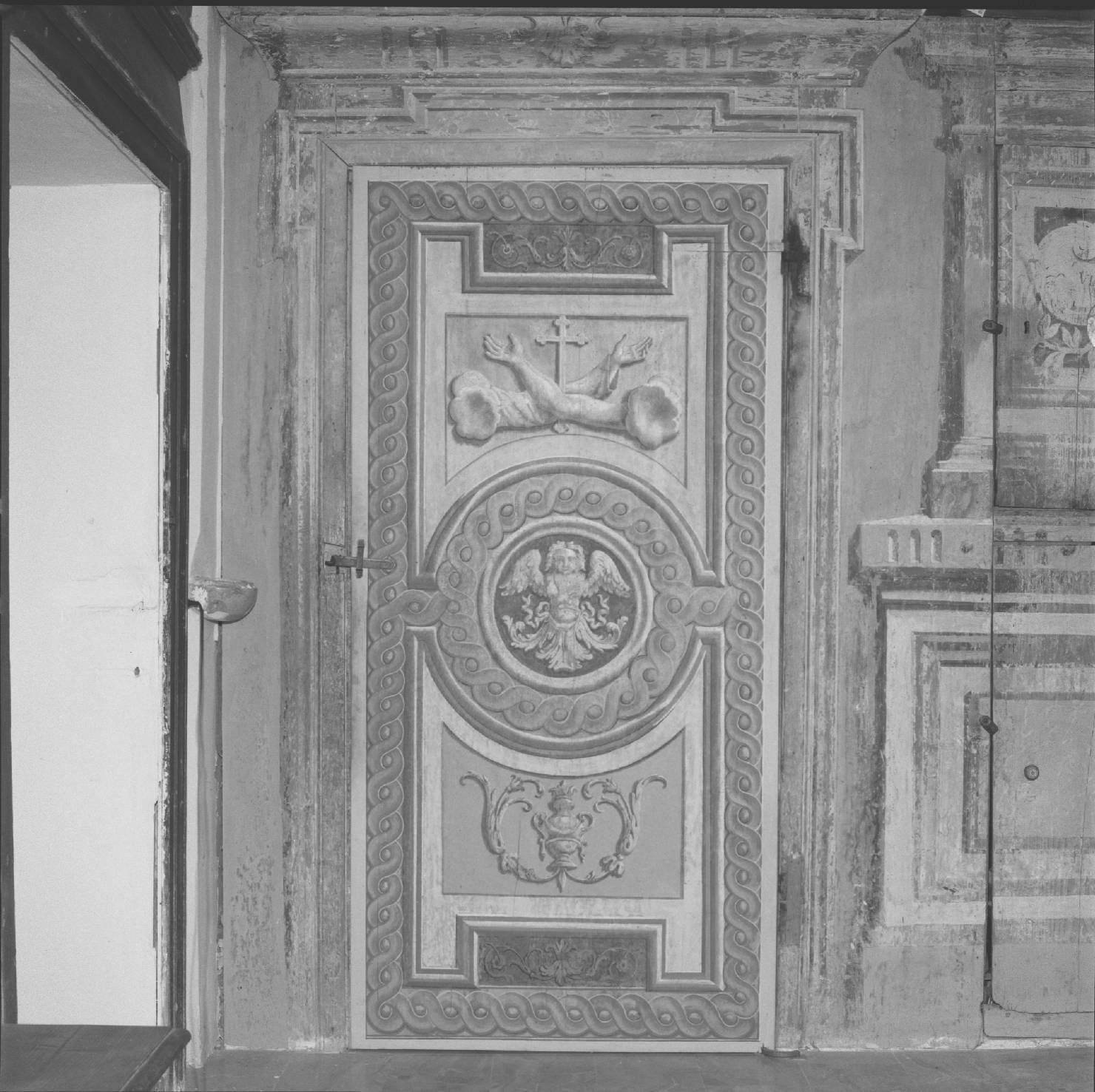 stemma francescano e motivi decorativi geometrici (porta, serie) - bottega marchigiana (ultimo quarto sec. XVIII)