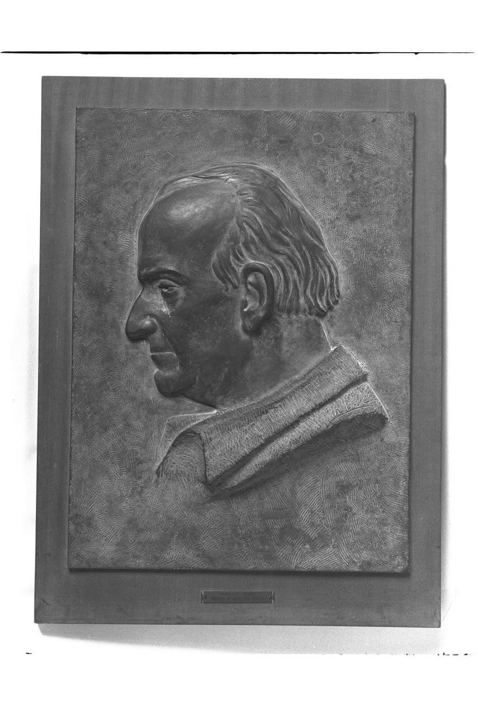 ritratto di Anselmo Bucci (rilievo) di Bisi Marco (sec. XX)