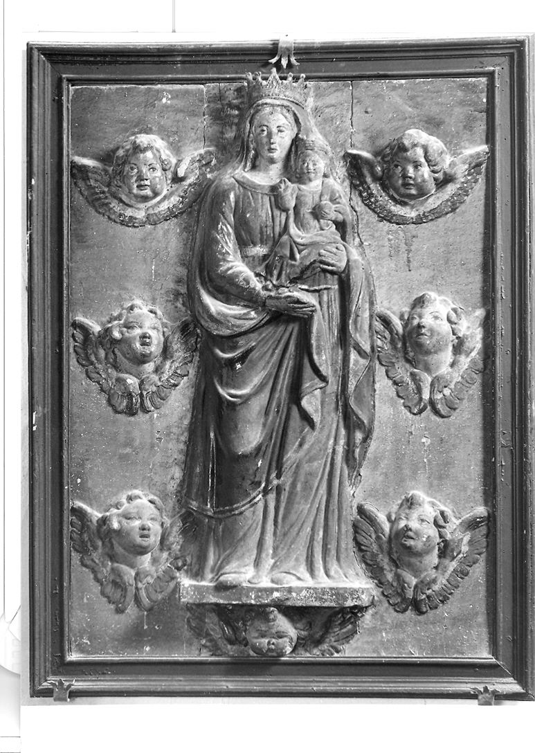 Madonna con Bambino (rilievo) di Sebastiani Sebastiano (attribuito) (sec. XVII)