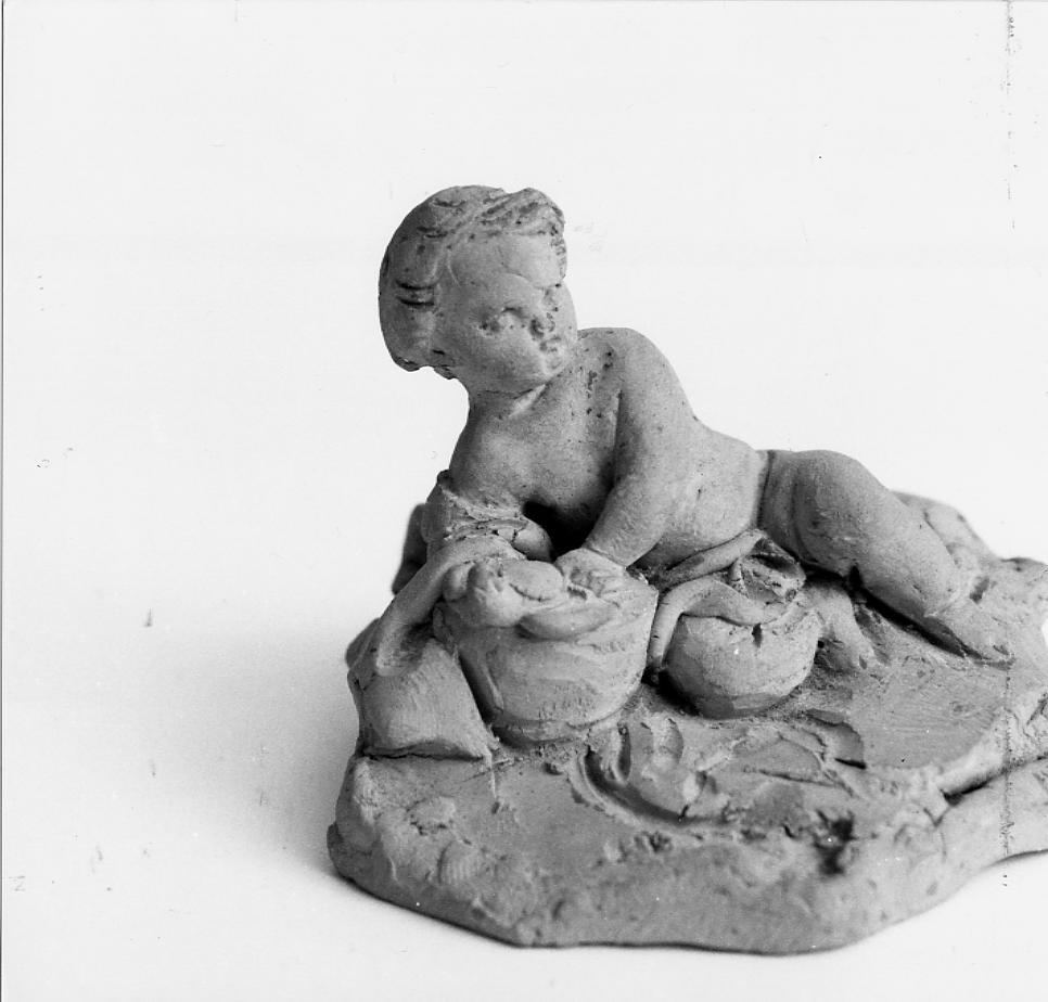 putto disteso (scultura) di Paci Emidio (sec. XIX)
