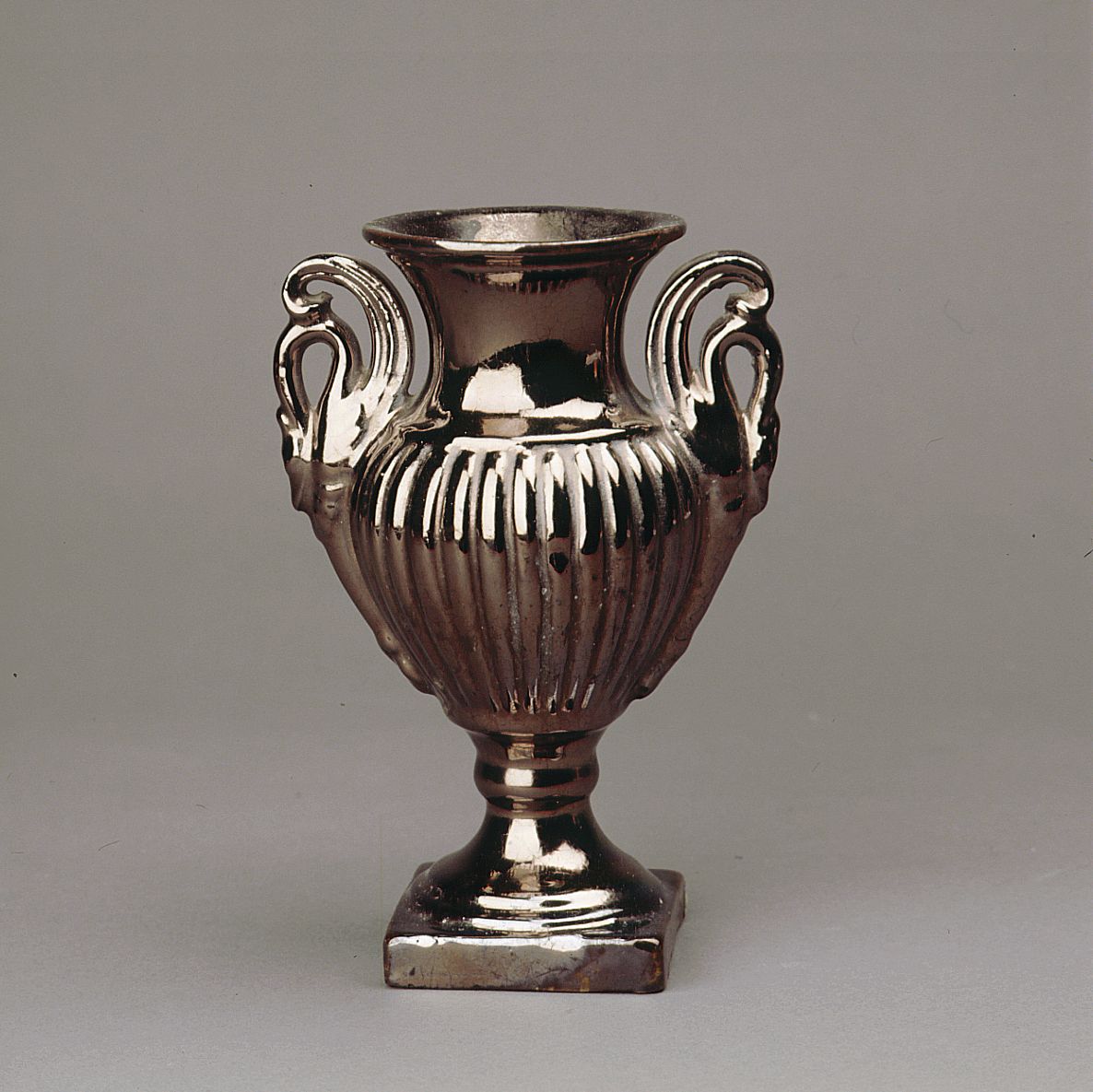 vaso d'altare con composizione floreale - bottega pesarese (sec. XIX)