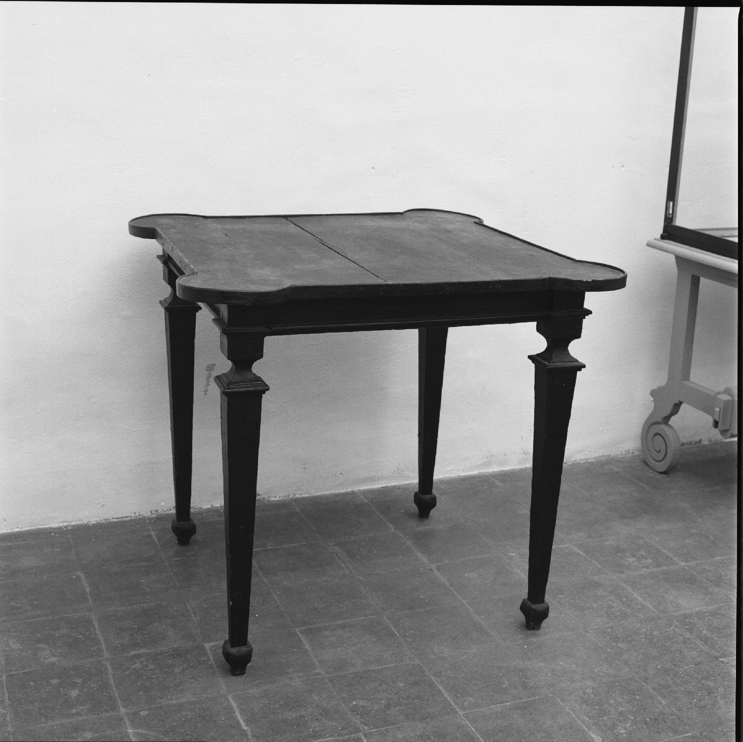 tavolino - bottega marchigiana (sec. XX)
