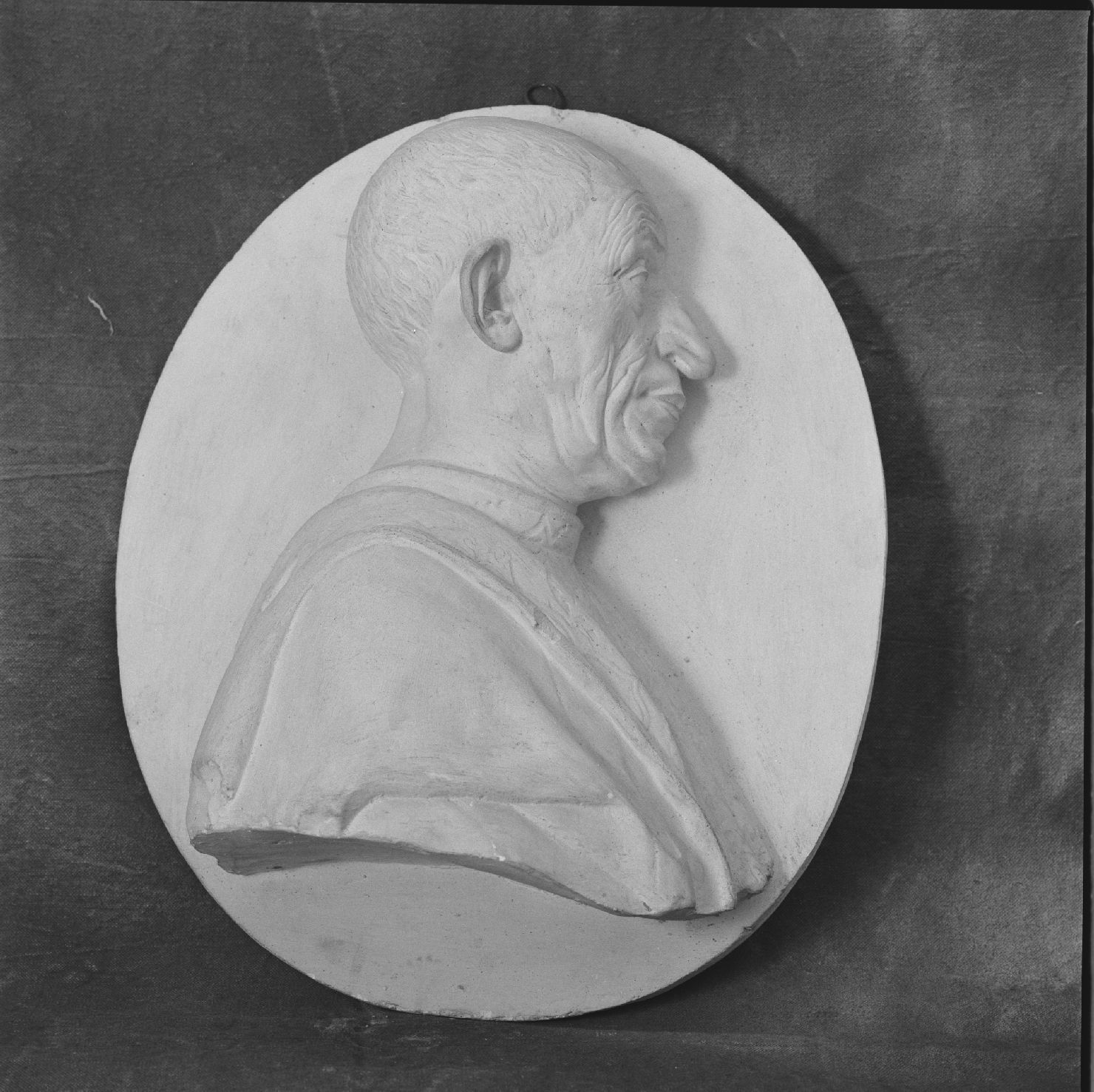 medaglione con busto-ritratto di Piero Mellini (rilievo) - ambito marchigiano (seconda metà sec. XIX)