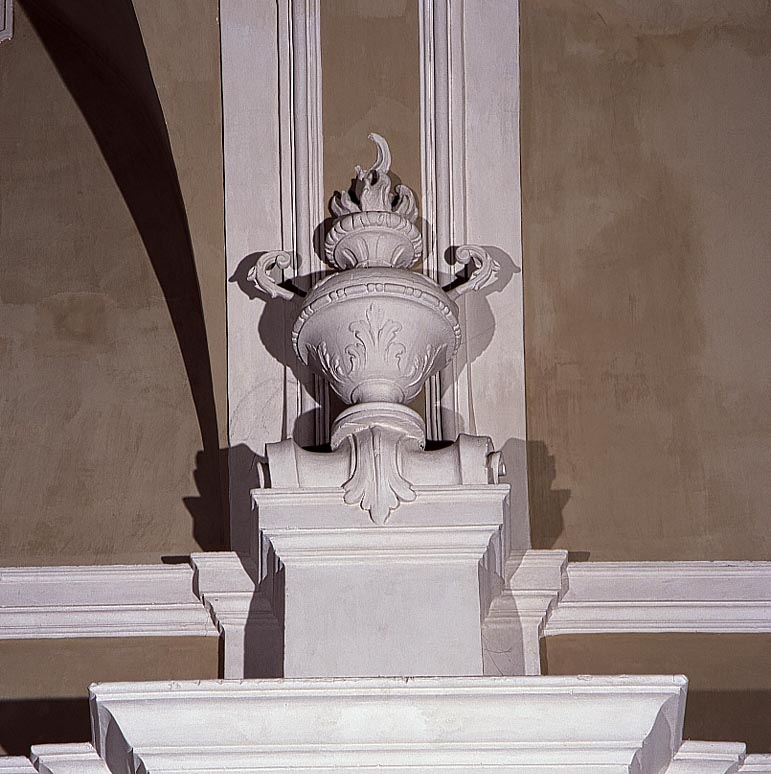 vaso (decorazione plastica, serie) di Galli Ferdinando detto Bibiena (prima metà sec. XVIII)