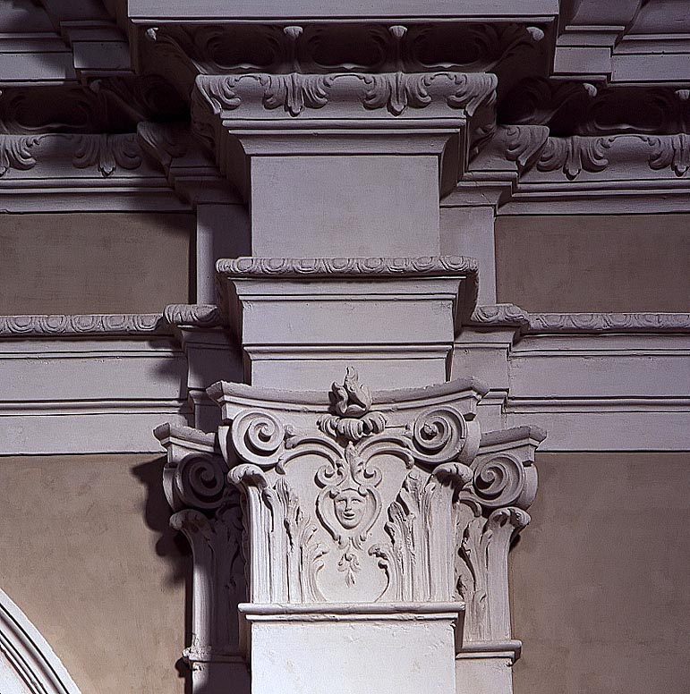 capitello (decorazione plastica, serie) di Galli Ferdinando detto Bibiena (prima metà sec. XVIII)