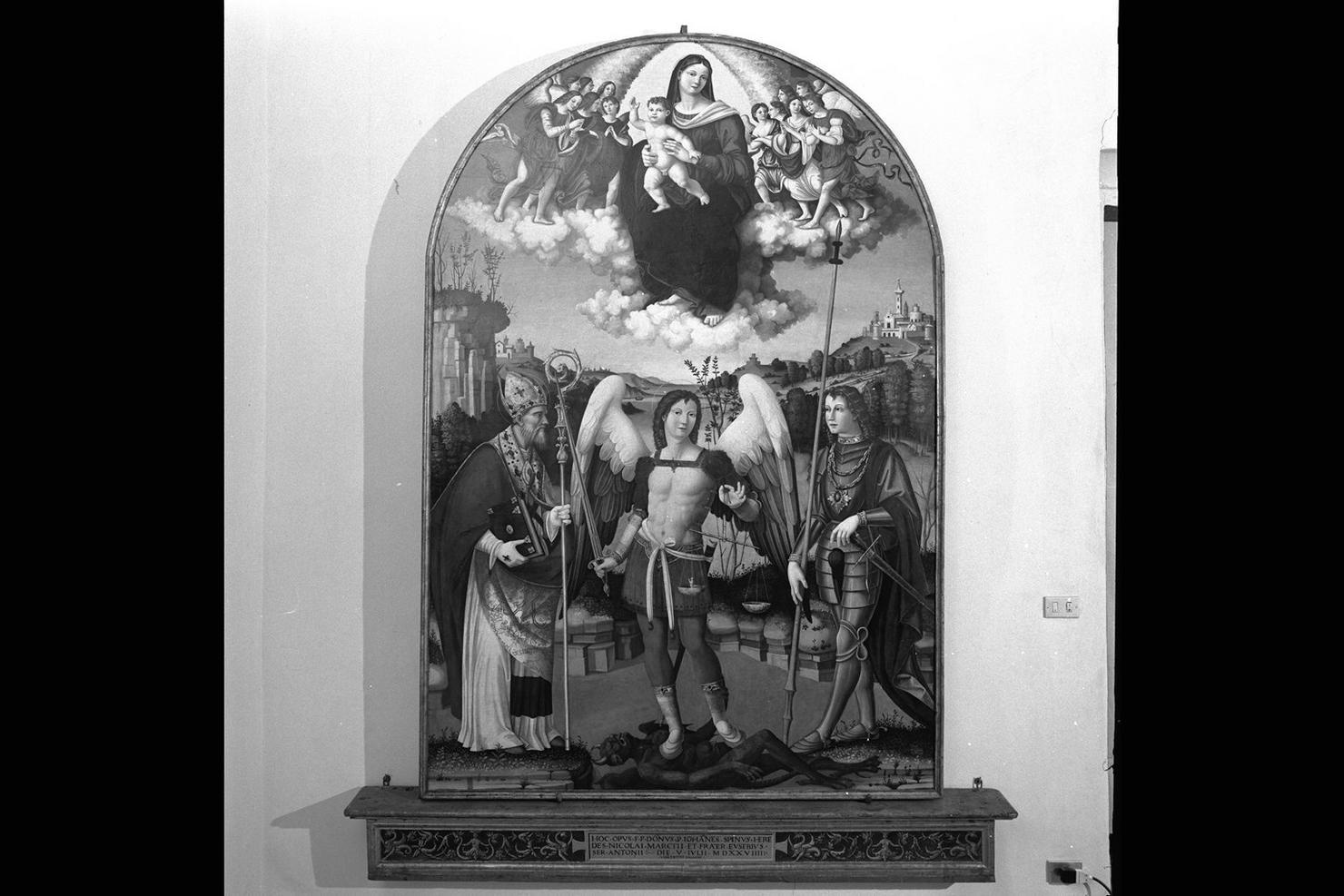 Madonna con Bambino in gloria, San Martino, San Michele Arcangelo, San Giorgio (dipinto) di Pagani Vincenzo (sec. XVI)