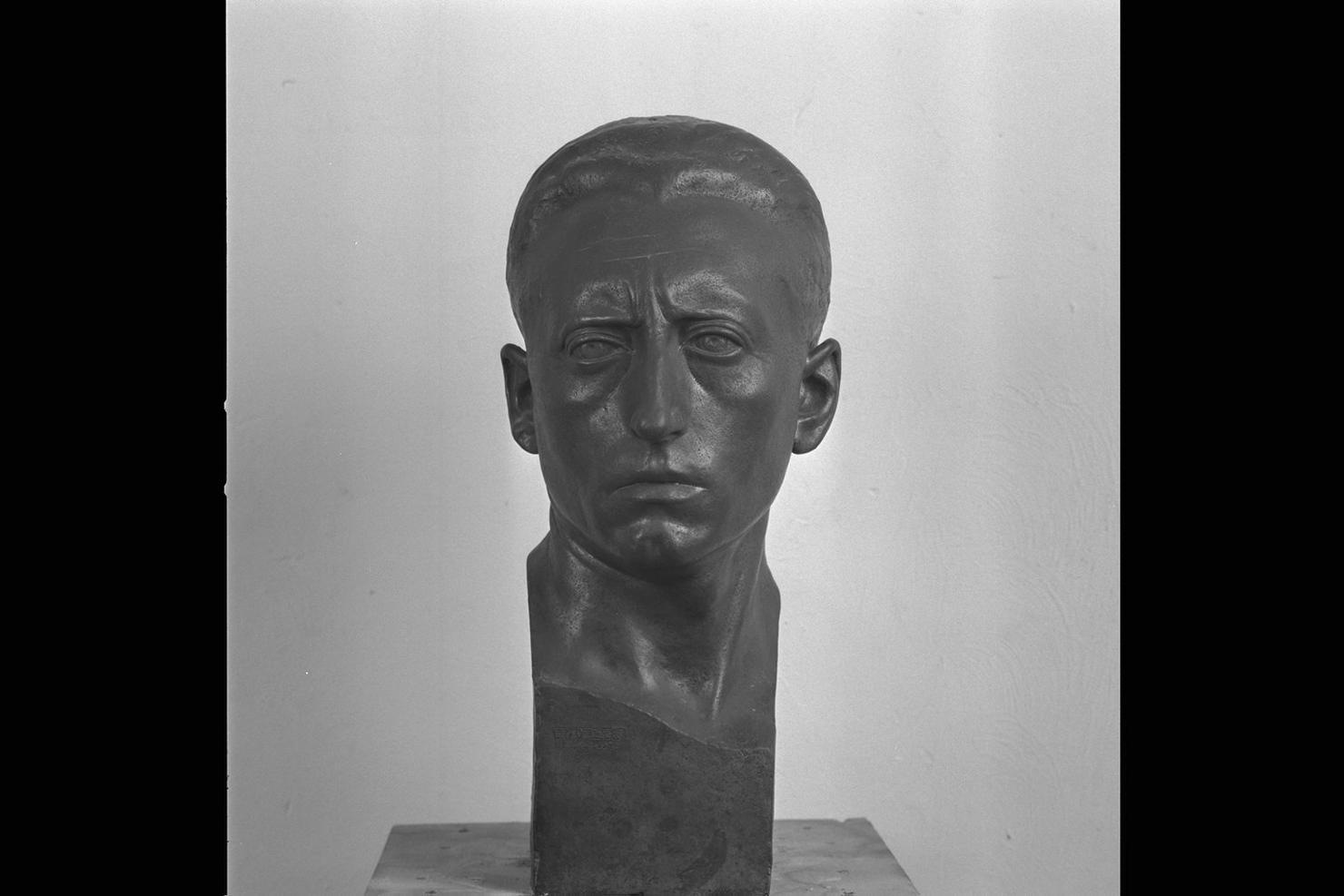 Autoritratto, ritratto di Uno Gera (scultura) di Gera Uno (sec. XX)