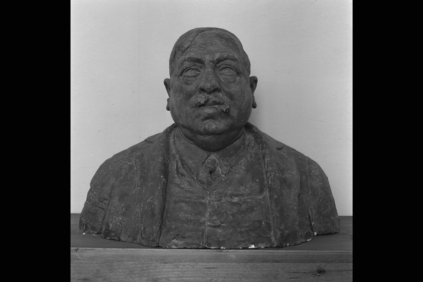 Vecchio cuoco, busto maschile (scultura) di Gera Uno (sec. XX)