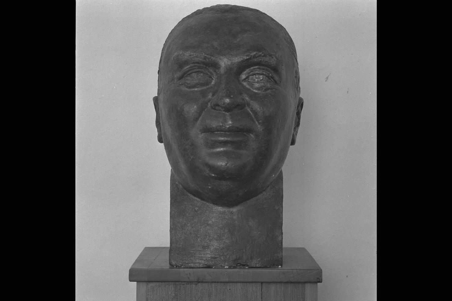 testa maschile (scultura) di Gera Uno (sec. XX)