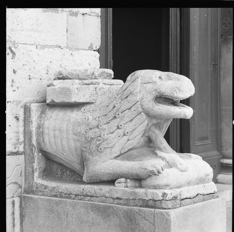 leone (statua) - bottega marchigiana (prima metà sec. XIII)