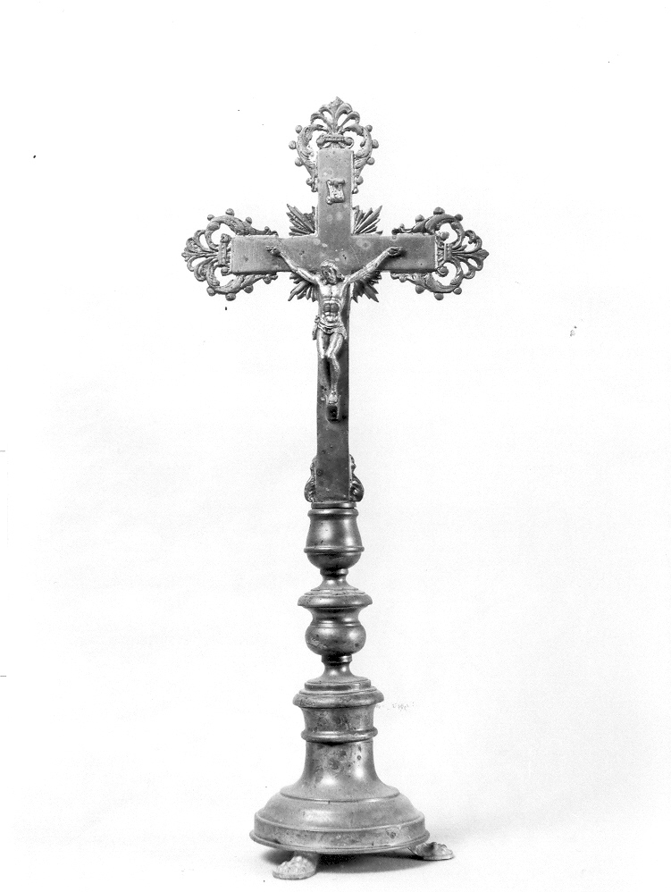 croce d'altare - bottega marchigiana (sec. XIX, sec. XX)