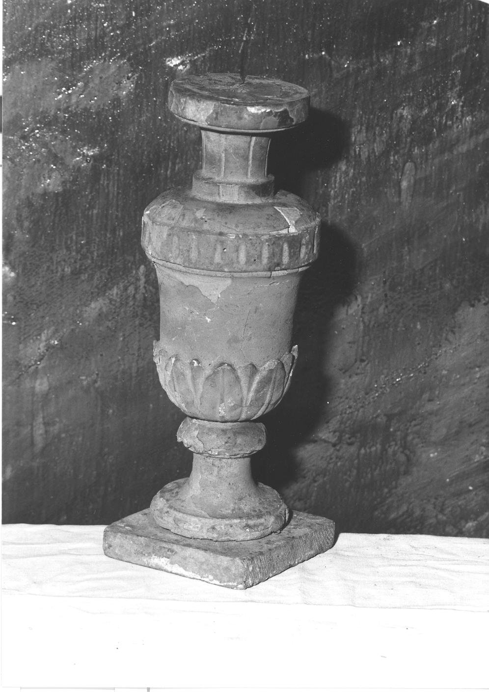 vaso d'altare con composizione floreale - bottega marchigiana (sec. XIX)