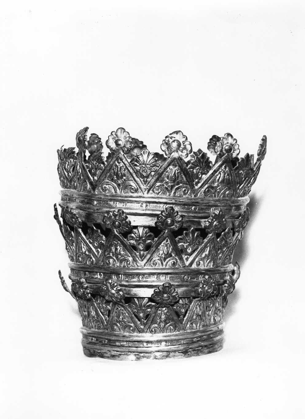 corona da statua, elemento d'insieme - bottega molisana (fine sec. XIX)