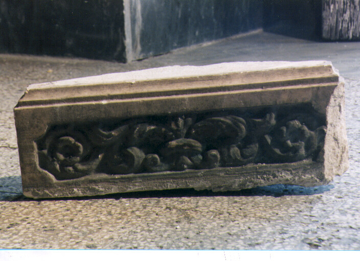 motivi decorativi vegetali (gradino d'altare, frammento) - bottega molisana (sec. XVIII)