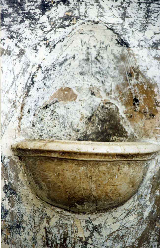 acquasantiera da parete - bottega molisana (sec. XVII)