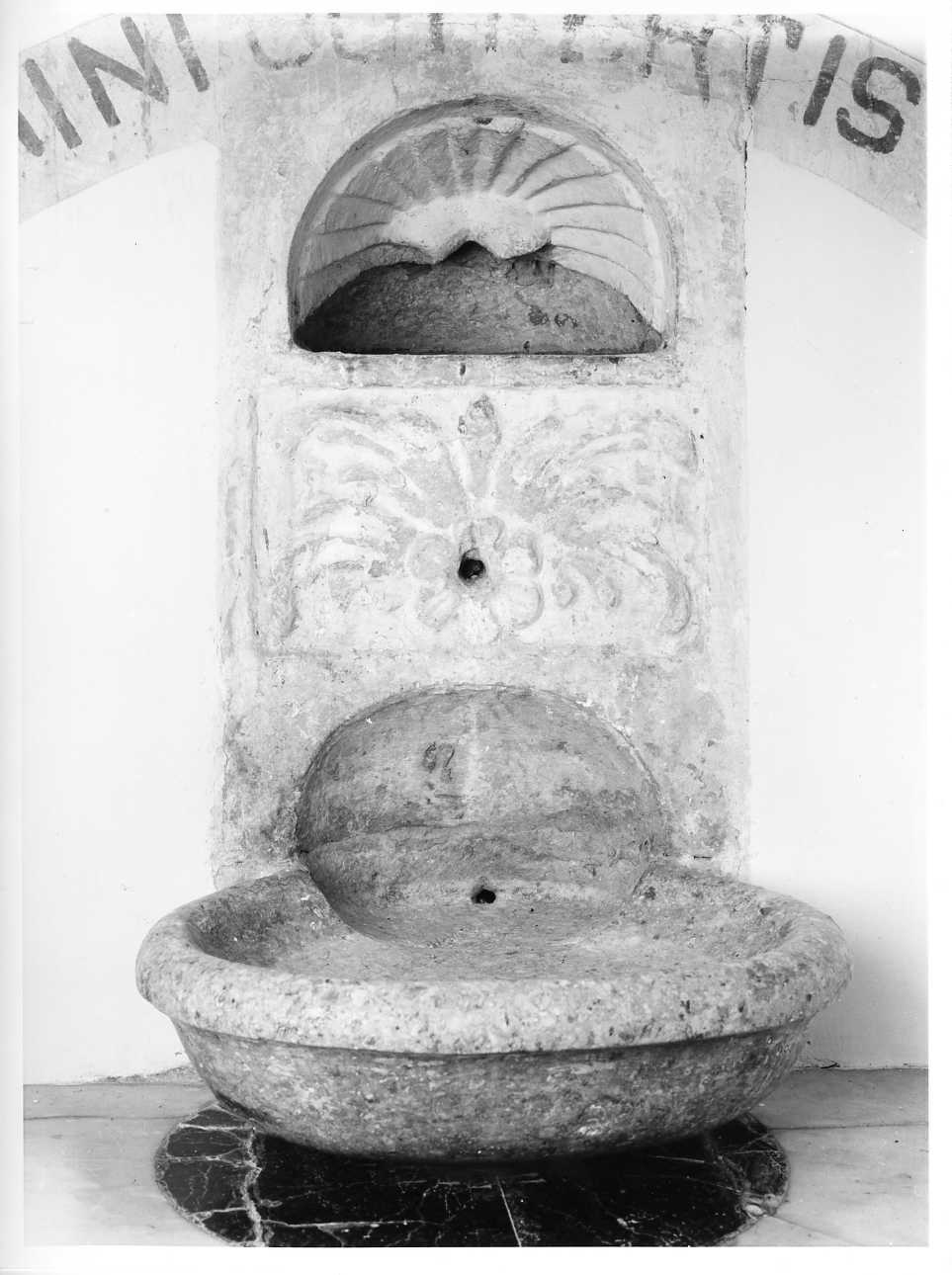 lavabo da sacrestia - bottega Italia meridionale (secc. XIII/ XVI)