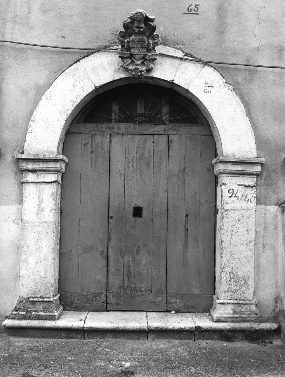 portale - ad arco - bottega Italia meridionale (sec. XVII)