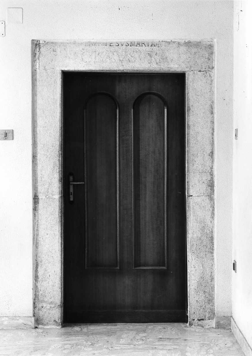 portale architravato, opera isolata - bottega Italia meridionale (secc. XVII/ XIX)