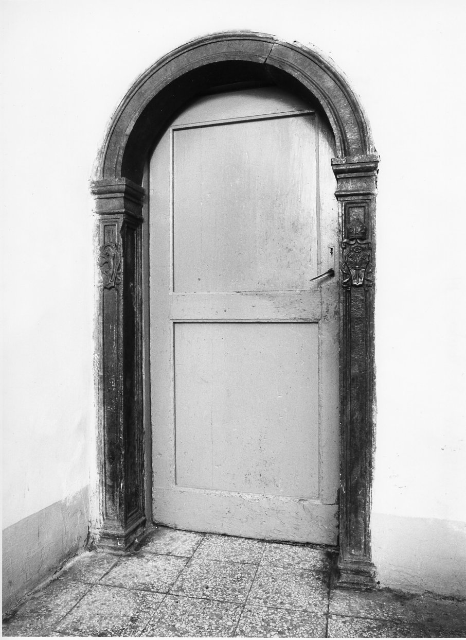 portale - ad arco, opera isolata - bottega Italia meridionale (sec. XVI)