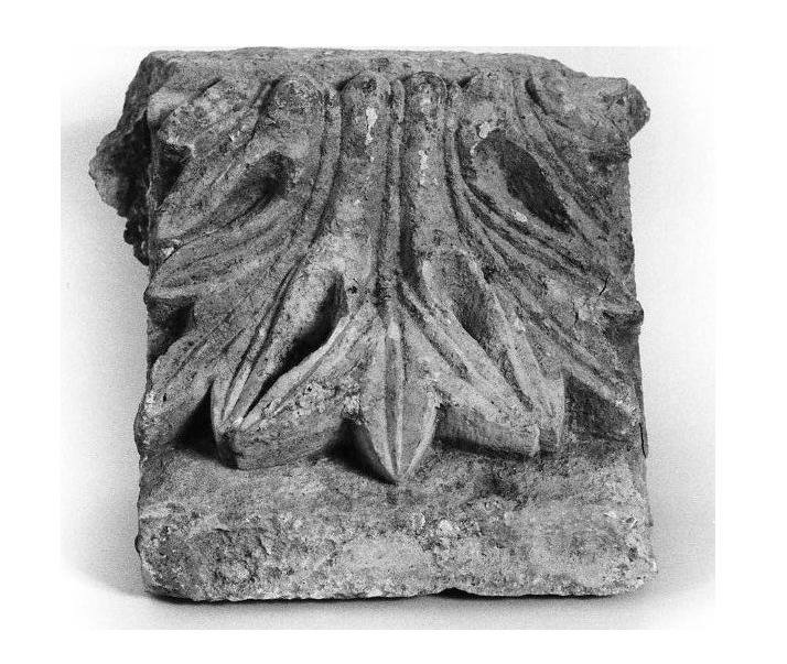 capitello, frammento - bottega Italia meridionale (secc. XIII/ XV)