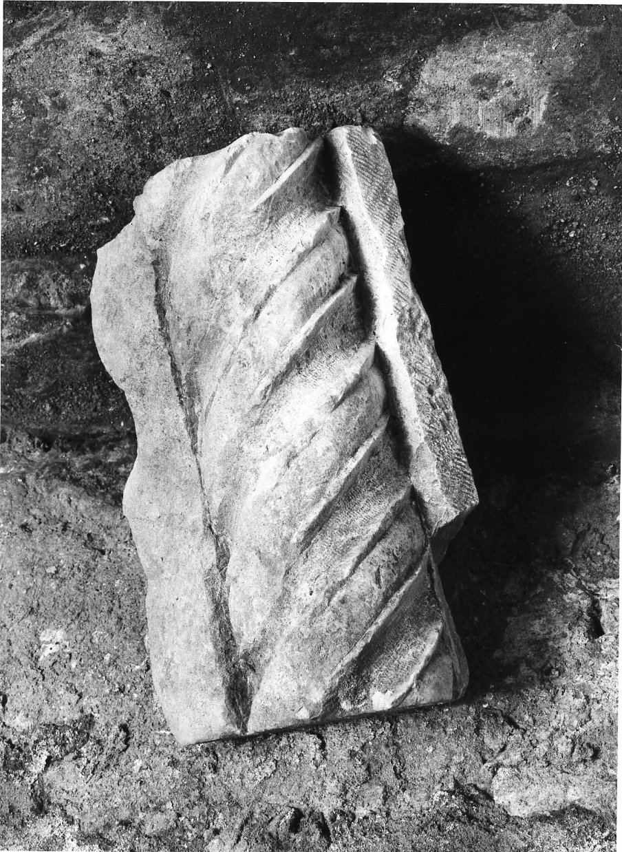 colonnina tortile, frammento - bottega Italia meridionale (secc. X/ XI)
