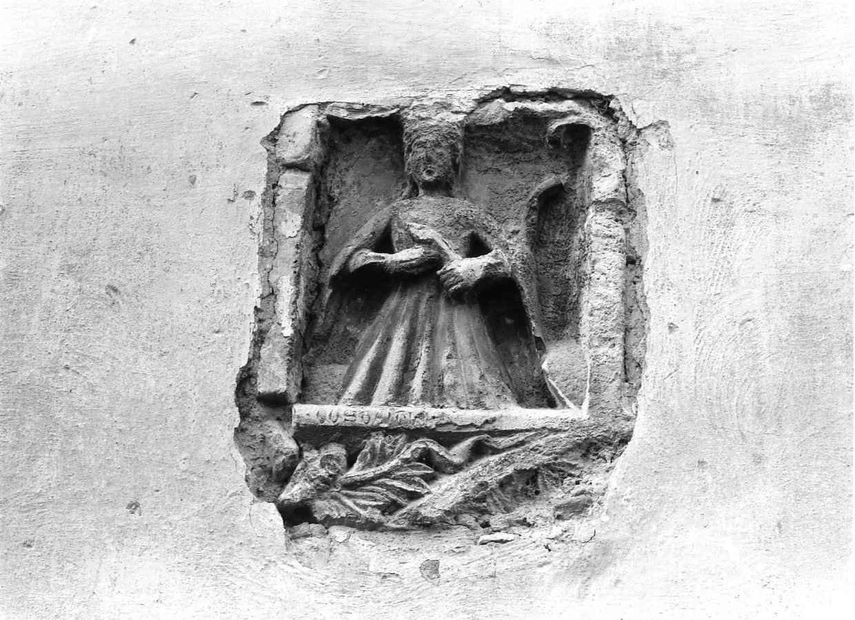 Costanza (allegoria) (scultura, frammento) - bottega Italia meridionale (secc. XIII/ XV)