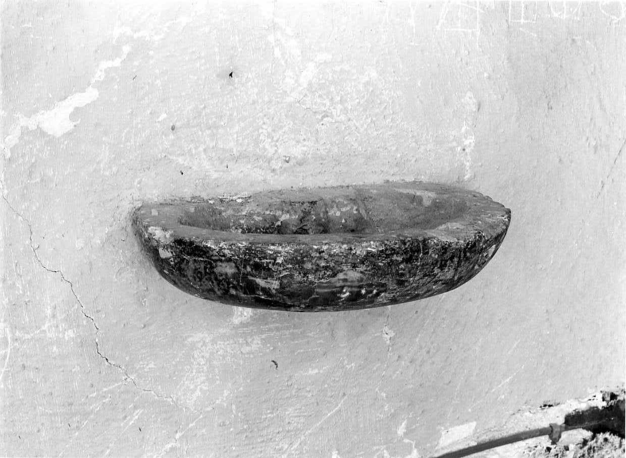 acquasantiera da parete - bottega molisana (sec. XIX)