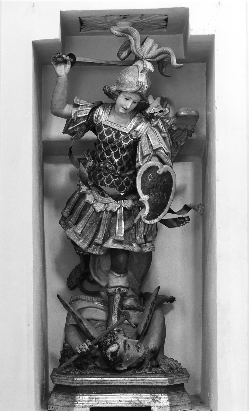 San Michele Arcangelo combatte Satana (statua, opera isolata) - bottega napoletana (sec. XVIII)