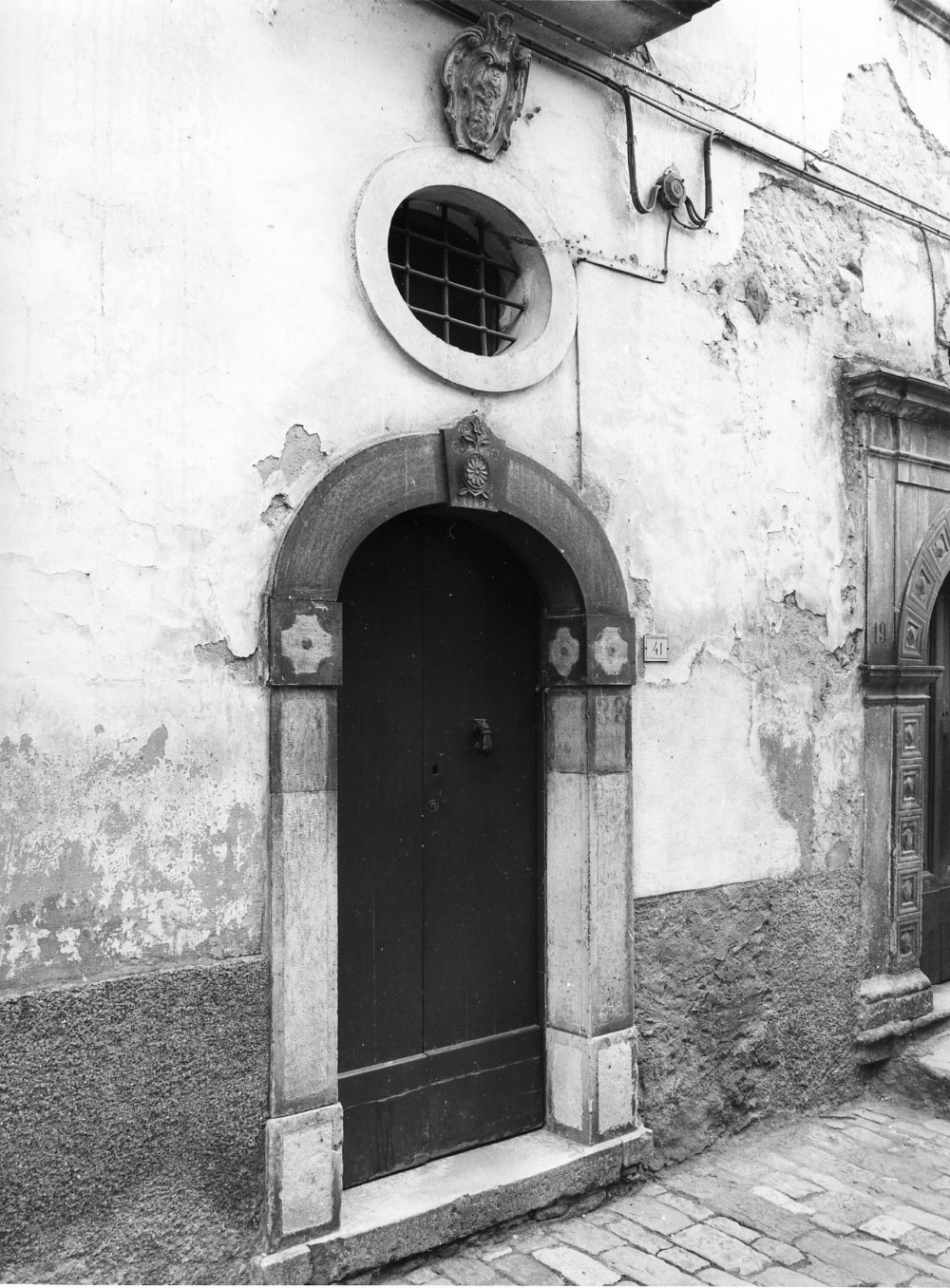 portale - ad arco - bottega Italia meridionale (sec. XIX)