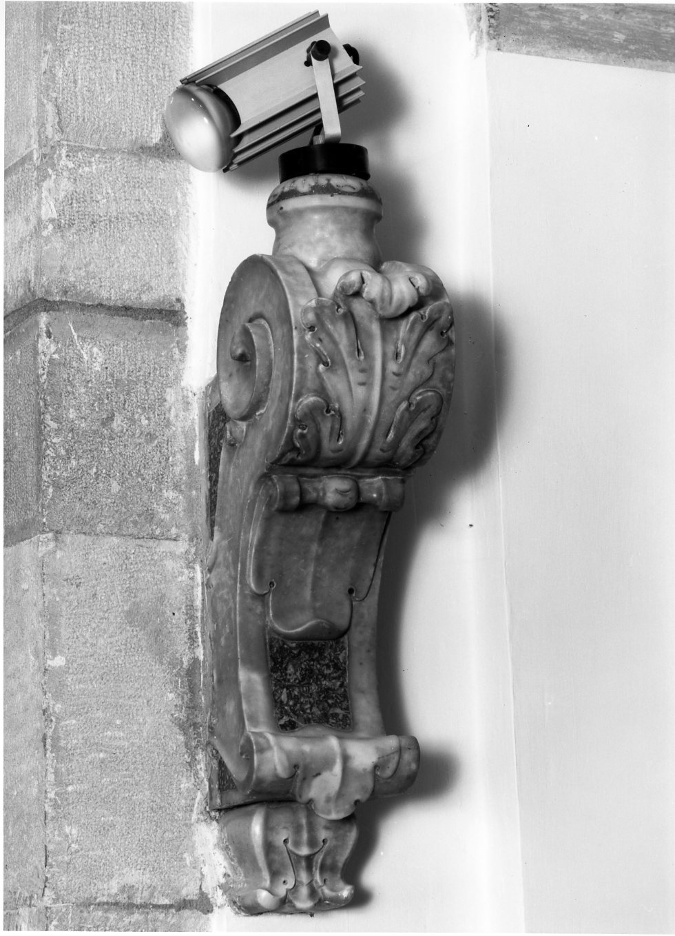 braccio di candelabro, serie - bottega napoletana (sec. XVIII)