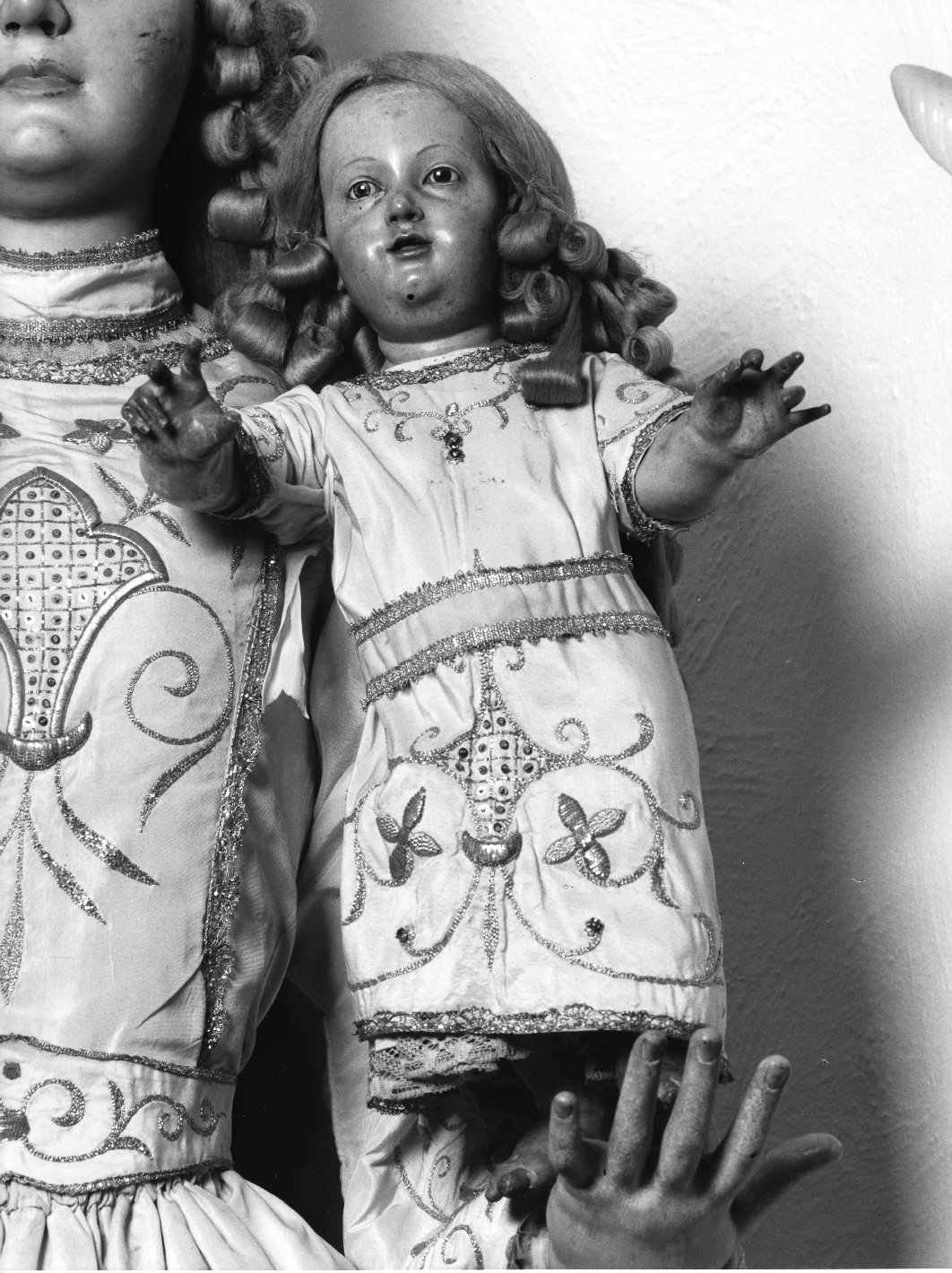 Madonna del Rosario con Bambino (statua, elemento d'insieme) - bottega Italia meridionale (secc. XVIII/ XIX)