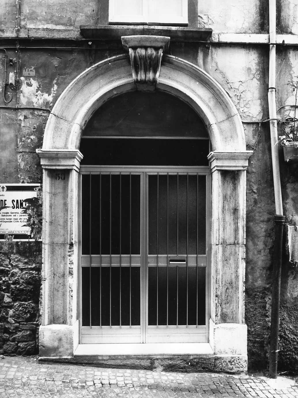portale - ad arco - bottega Italia meridionale (secc. XIX/ XX)