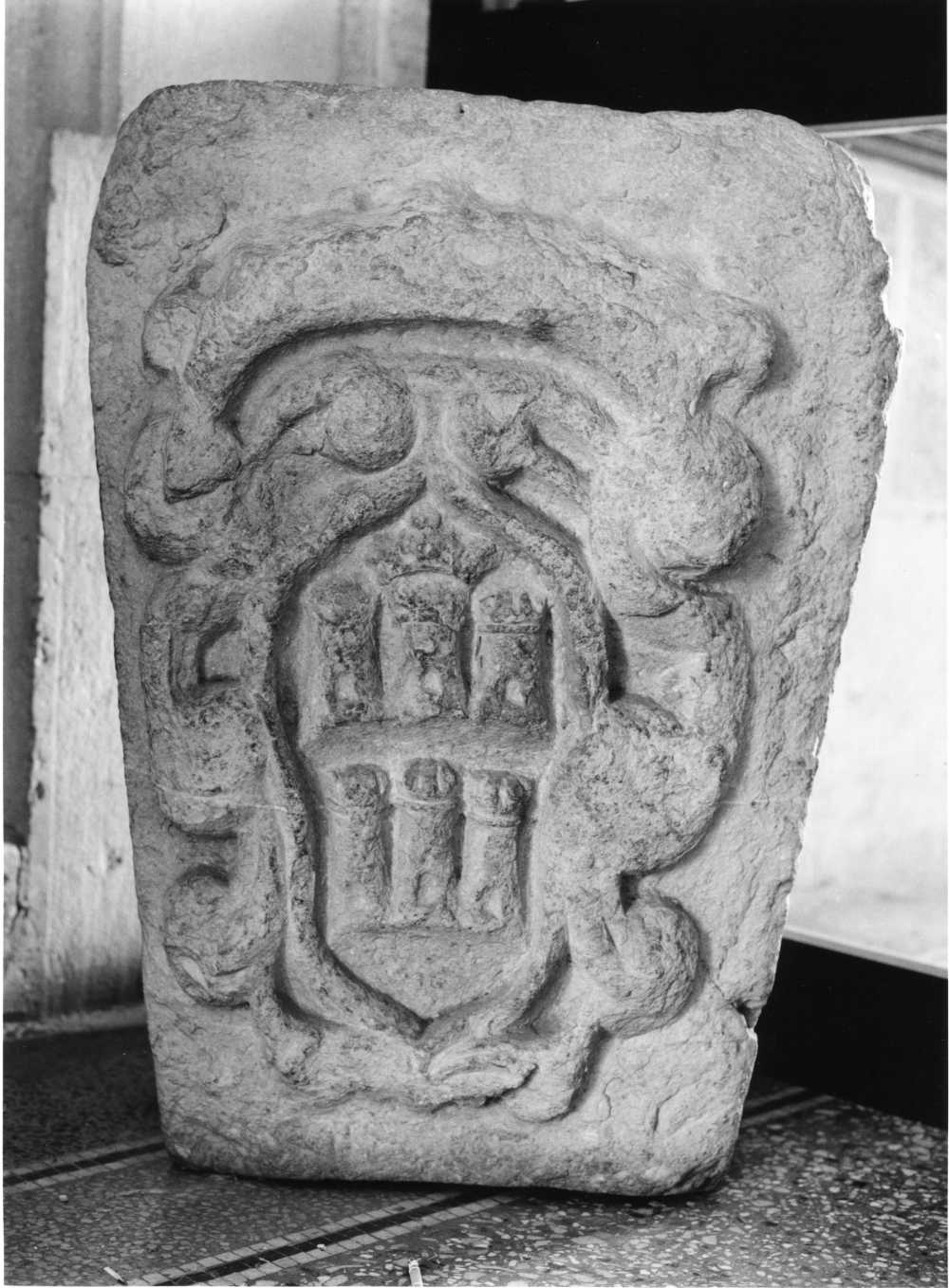 rilievo, frammento - bottega Italia meridionale (sec. XV)