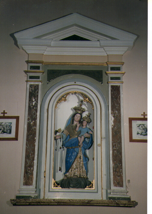Madonna del Carmine, Madonna con Bambino (gruppo scultoreo) di Di Giacomo Angelo (attribuito) (sec. XX)