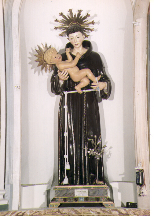 Sant'Antonio da Padova con il bambino (gruppo scultoreo) di Fiocca Nicola (attribuito) (sec. XX)