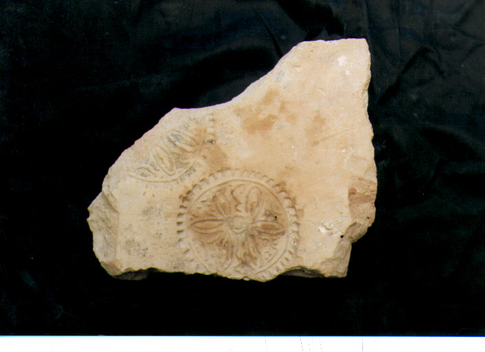 piastrella, frammento - bottega molisana (fine/inizio secc. XI/ XII)