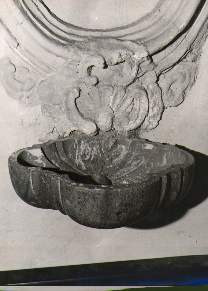 acquasantiera da parete, serie - bottega molisana (metà, seconda metà sec. XVIII, sec. XVIII)