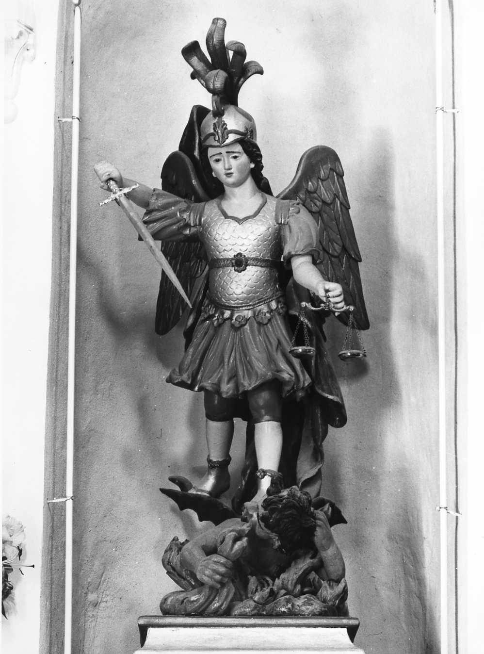 San Michele Arcangelo combatte Satana (statua) - bottega molisana (secc. XIX/ XX)