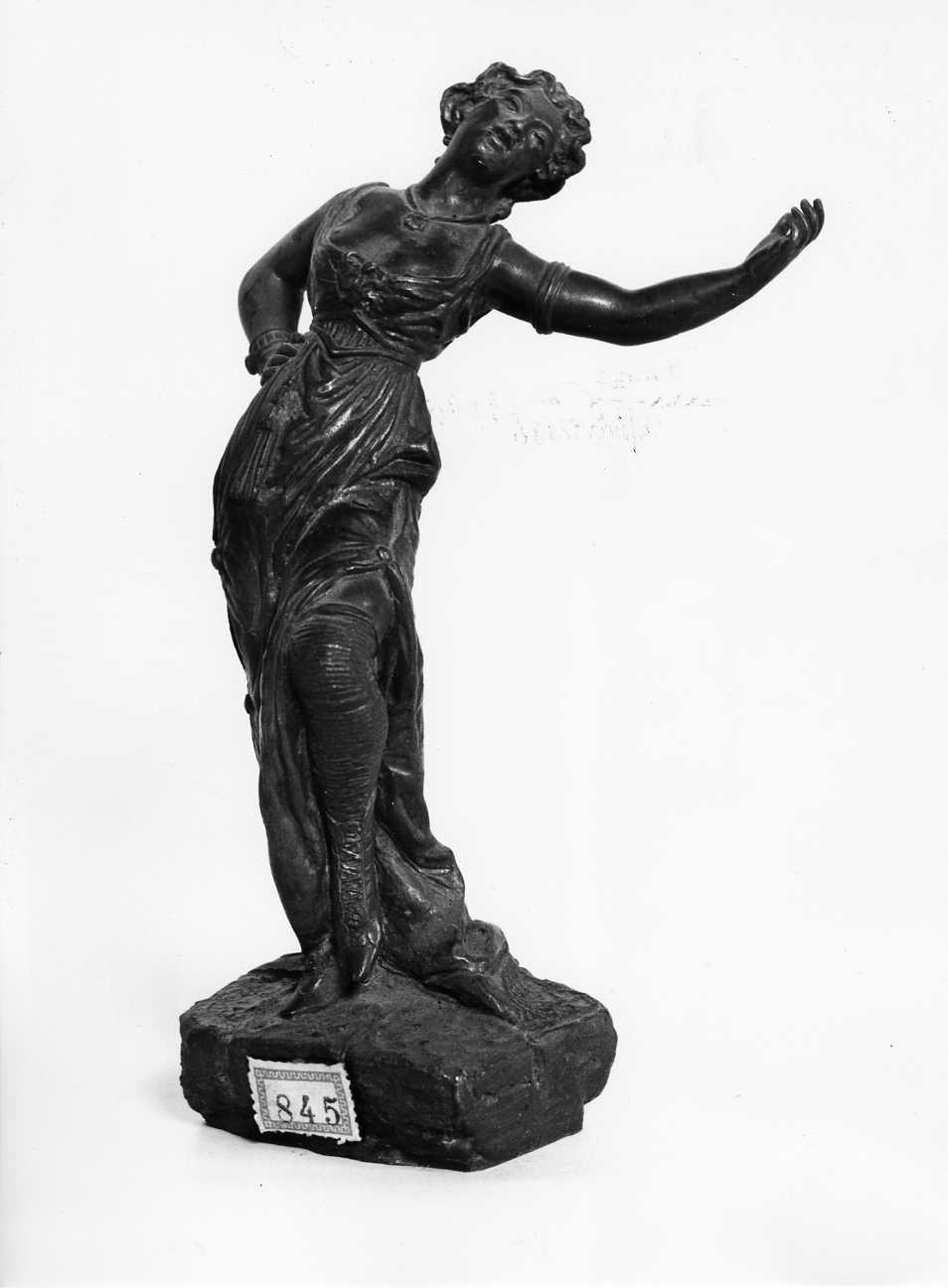Madamoseille Lange, figura femminile (statua, opera isolata) - bottega Italia meridionale (sec. XIX)