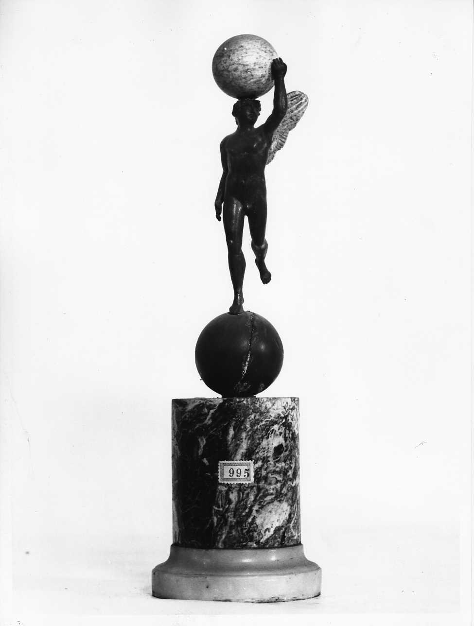 figura alata (statua, opera isolata) - bottega Italia meridionale (sec. XIX)