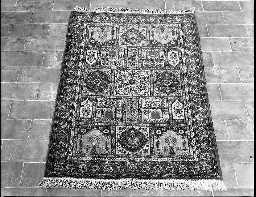 tappeto, opera isolata - produzione orientale (secc. XIX/ XX)