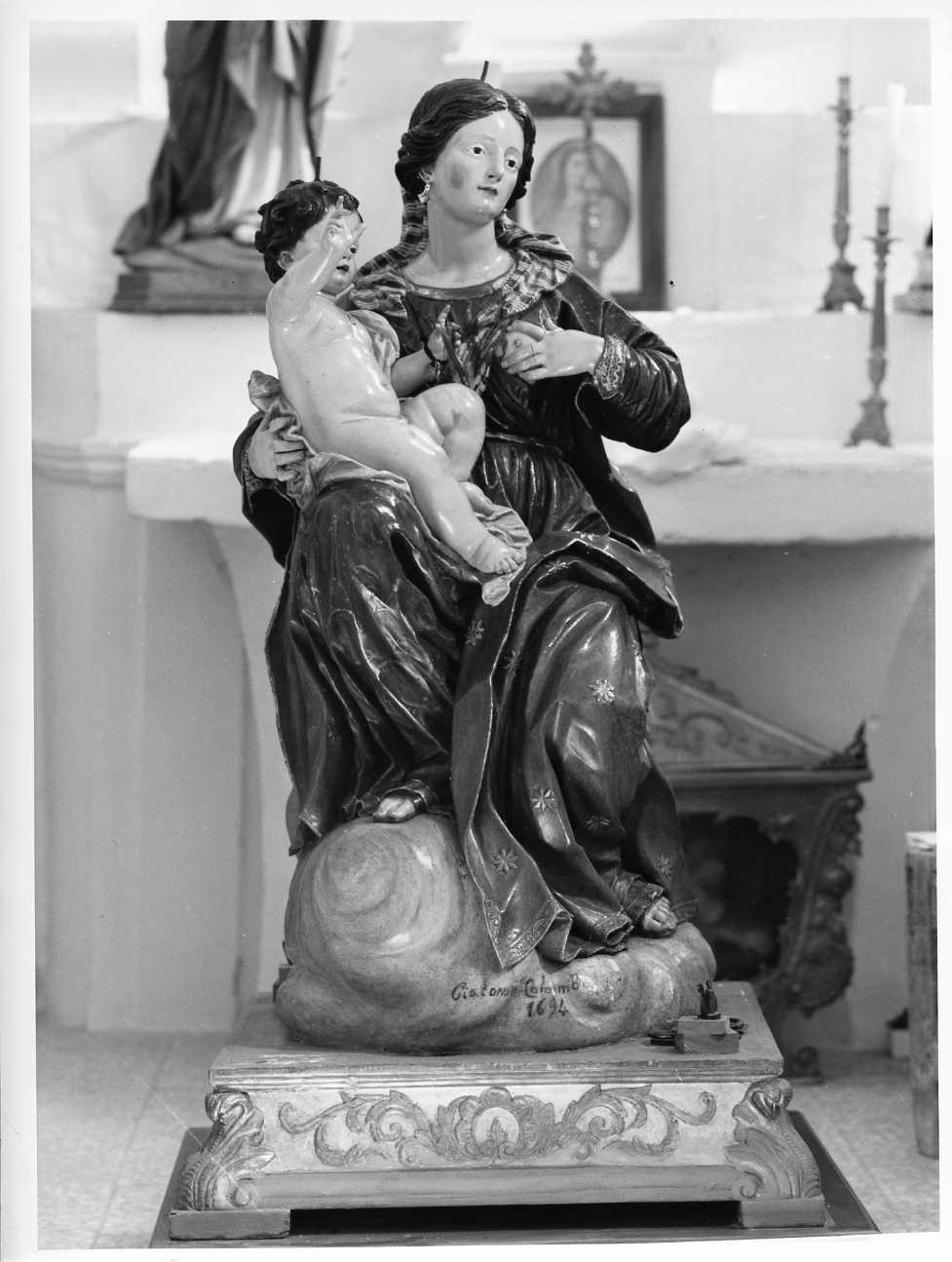 Madonna (statua, opera isolata) di Colombo Giacomo (sec. XVII)