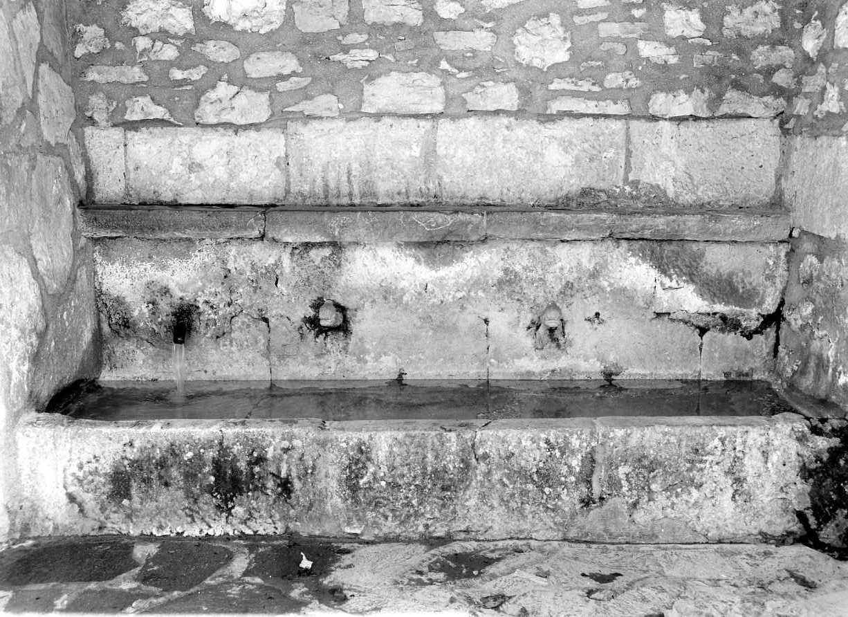 fontana - a muro - bottega molisana (secc. XVIII/ XIX)