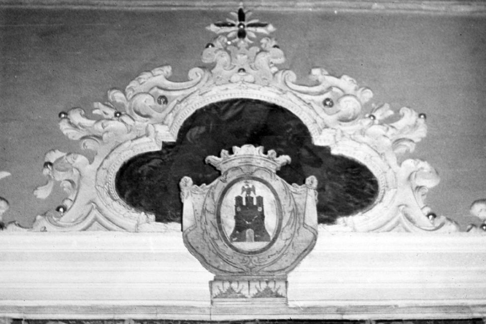 stemma gentilizio (rilievo) - ambito pugliese (sec. XVIII)